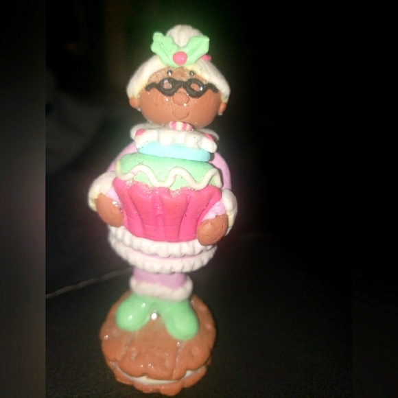 Holiday CupCake Lady Decor. - Picture 1 of 5